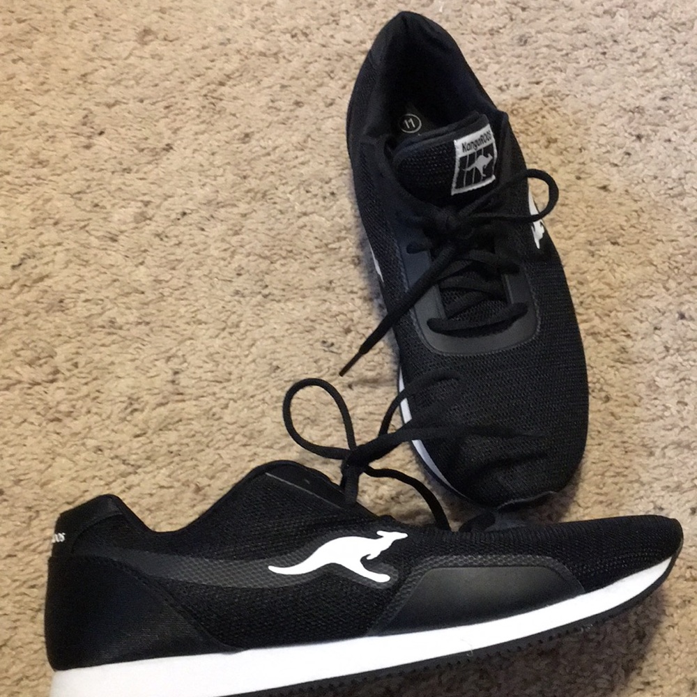 Size 11 tennis shoes
